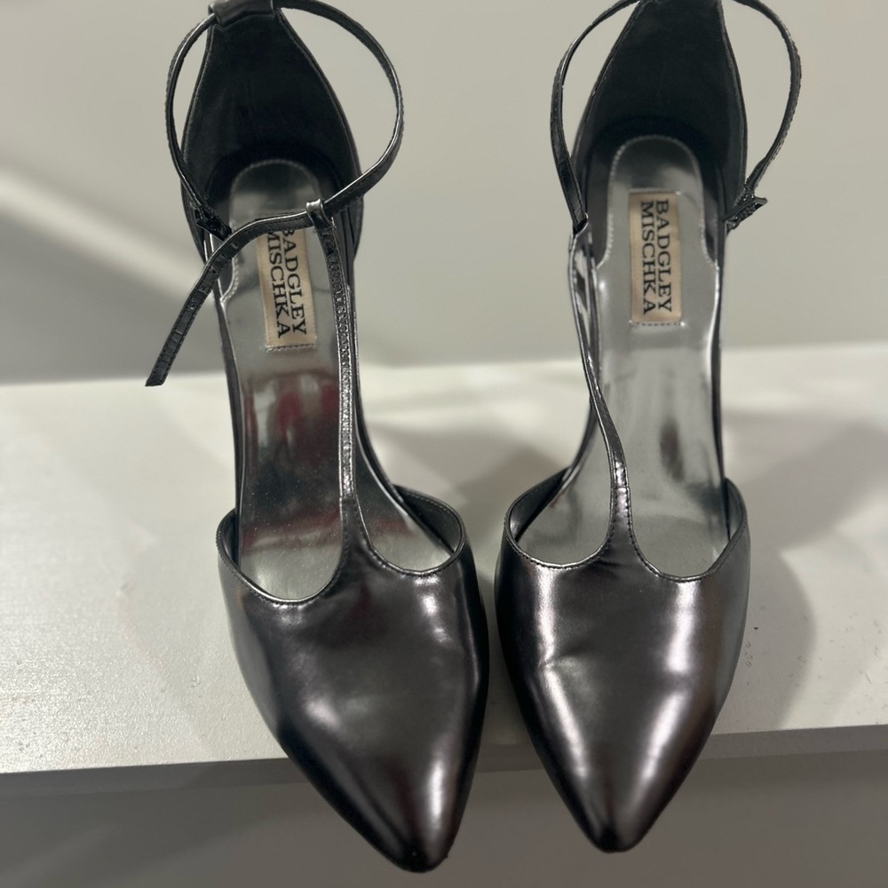Badgley Mischka Women's Pewter Color Heels